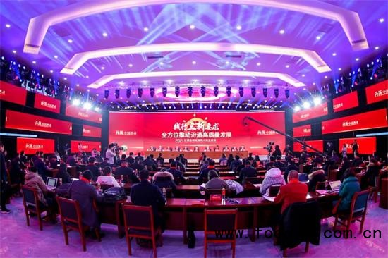 履職汾酒董事長第十天，袁清茂首提“四個(gè)專注”、“四個(gè)堅(jiān)持”